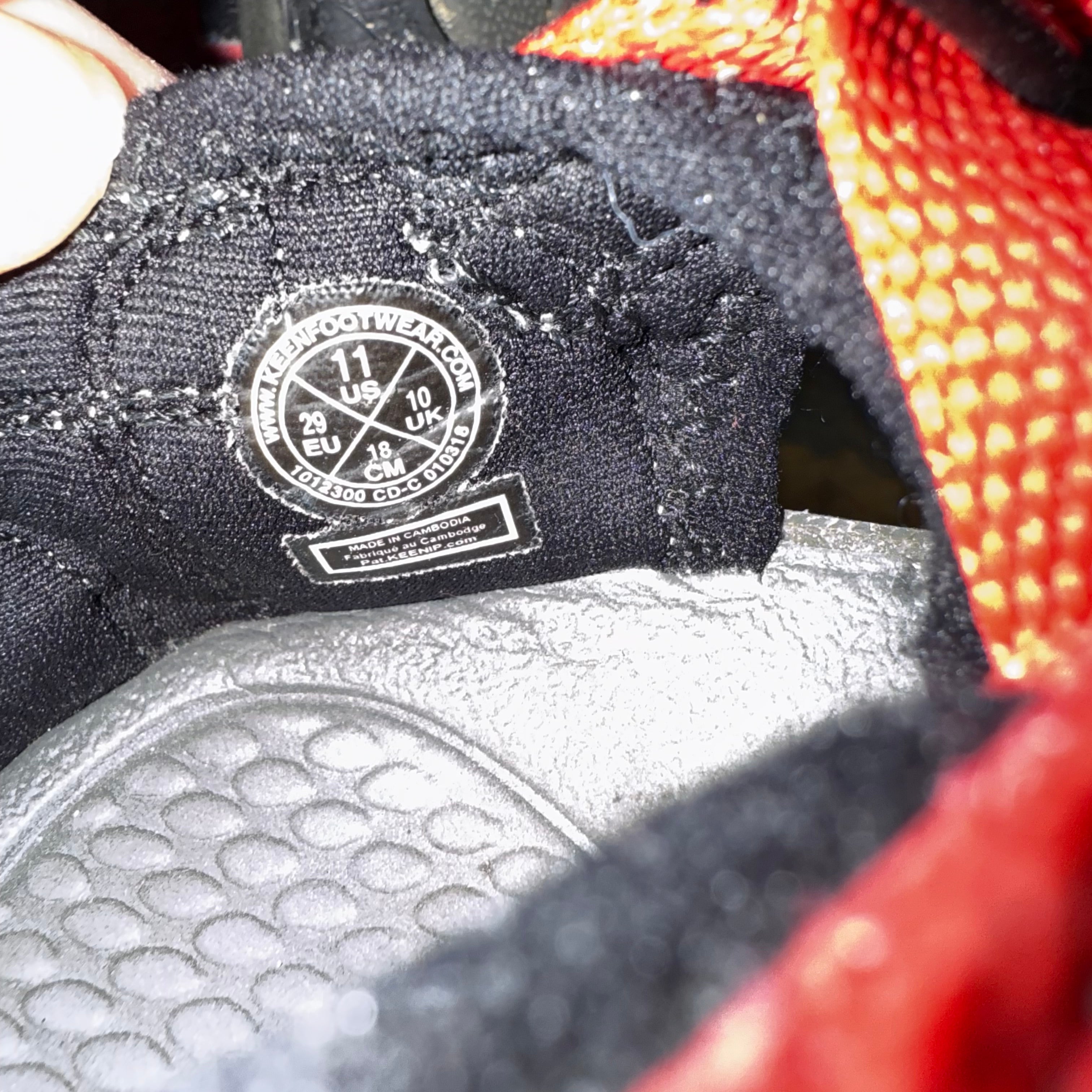 Keen size 11 sandals kids waterproof sport with toe protection