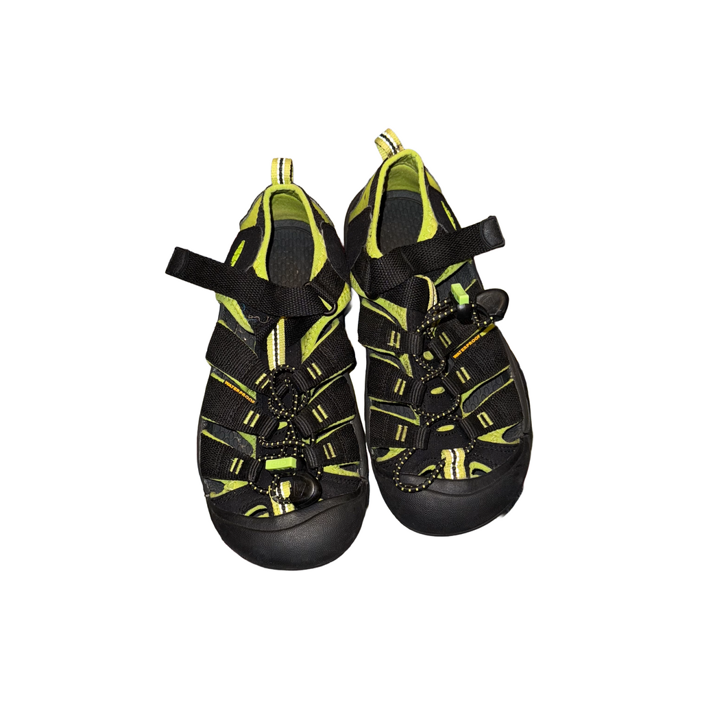Keen big kid size 2 Newport H2 sandals - Ready Kids Canada