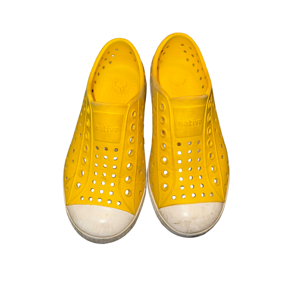 Native Jefferson yellow little kid size 12 sandals shoes EVA
