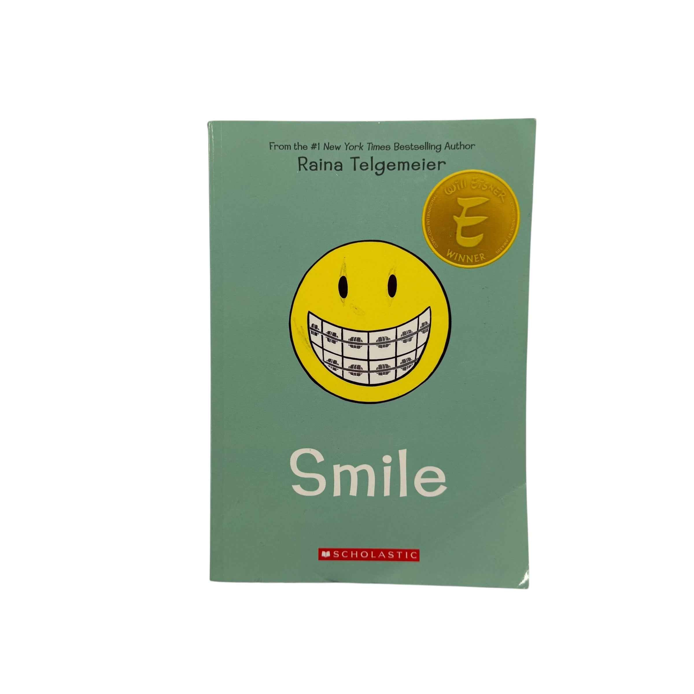 Smile Graphic Novel - Raina Telgemeier