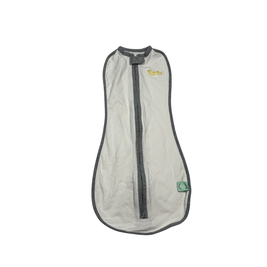 Comfort & Harmony Peanut Swaddle 0-3 months - Ready Kids Canada