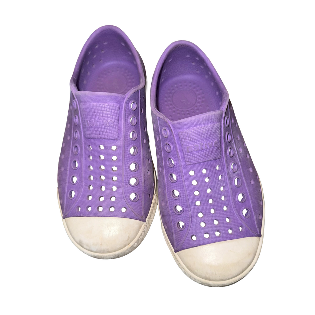 Native Jefferson purple little kid size 9 sandals shoes EVA
