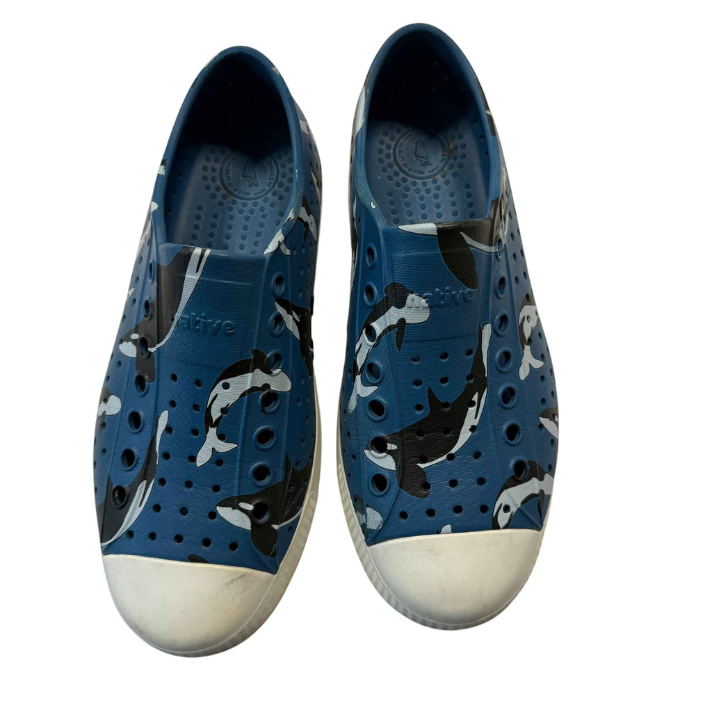 Native Shoes Adult Jefferson Sugarlite Print Waterproof Slip-On Sneakers - Blue Whale Pattern - Men's 5 / Women's 7