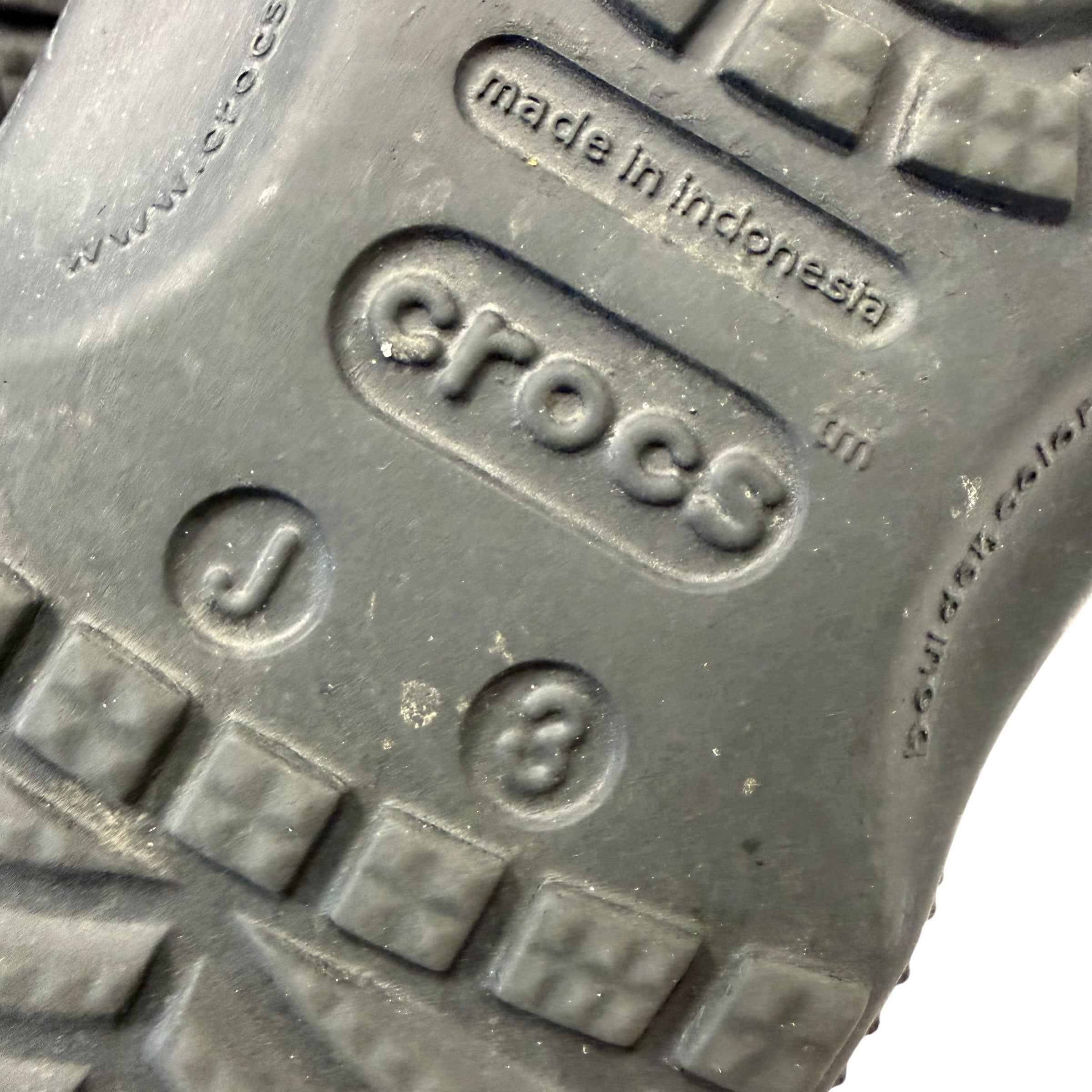 Crocs Kids' Classic Ditsy Floral Waterproof Clogs - Black - Size J3 Big Kid - Ready Kids Canada